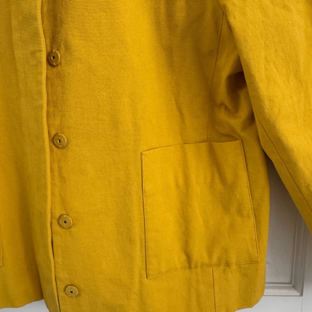Boden spring collarless jacket. Deep pockets covered snaps. Mustard gold color - Picture 4 of 7